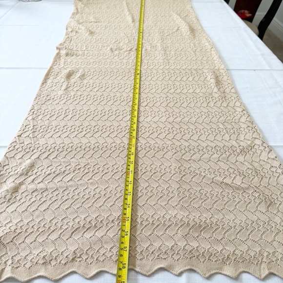 Club Monaco Beige Cream Elegant Knitted Winter Shawl Soft Scarf Casual Neutral - Picture 7 of 8